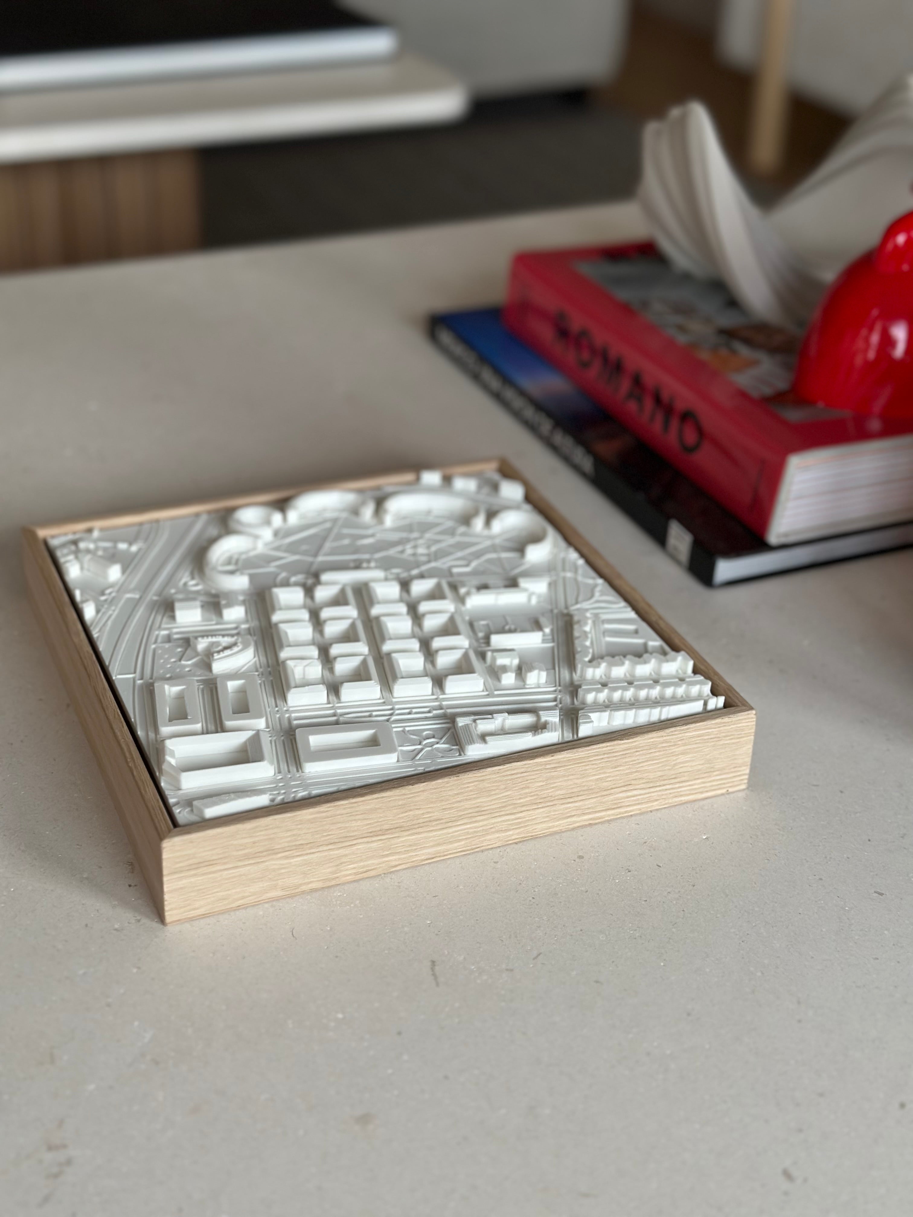 Mapa decorativo de Vitoria 5 conchas en 3D enmarcado en madera de roble