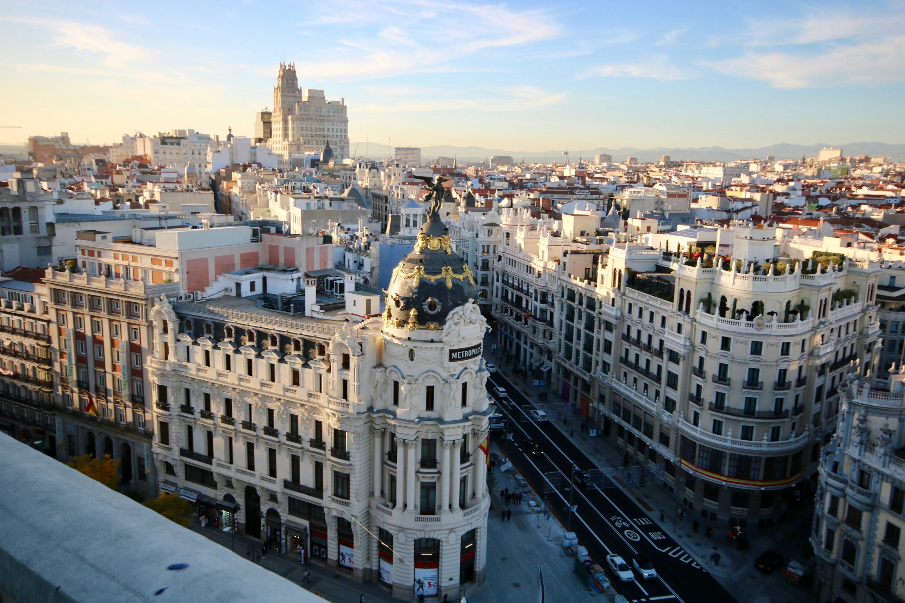 Madrid - Gran Via y Edificio Metropolis