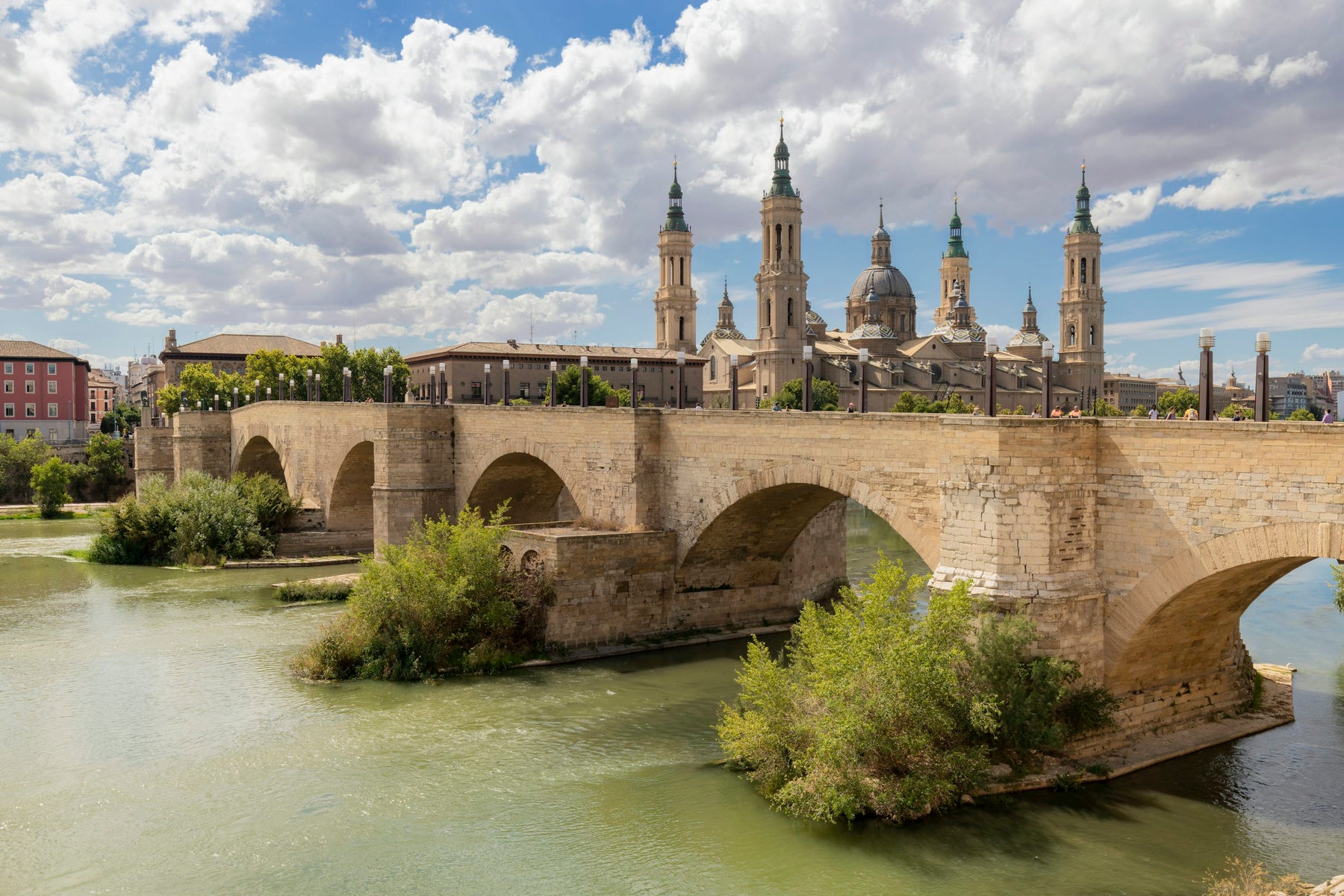 Puente de Piedra y Basílica del Pilar sobre el Ebro, Zaragoza