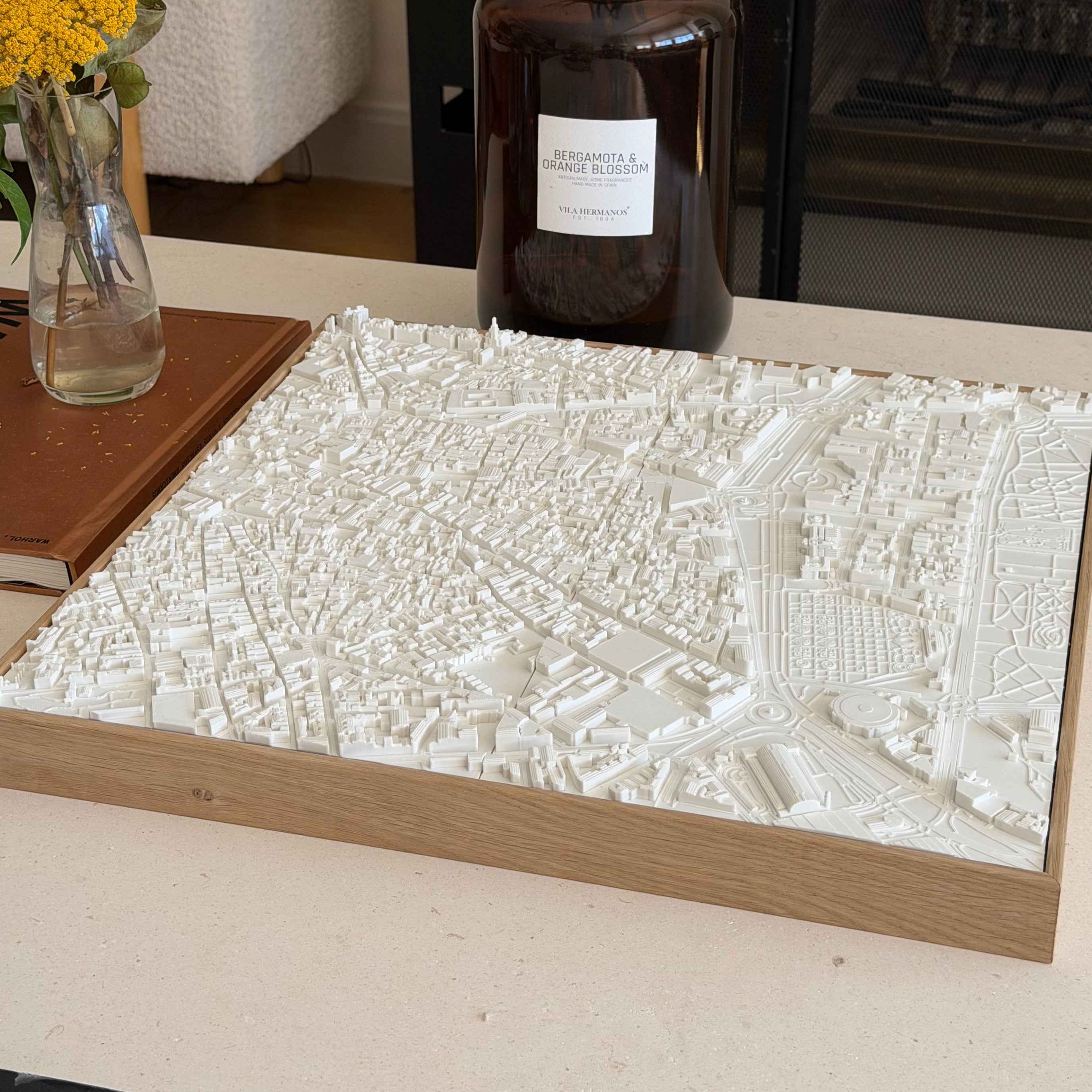 Mapa 3D de Madrid, Atocha, Museo del Prado y Gran Vía, formato Moderate, enmarcado en roble macizo