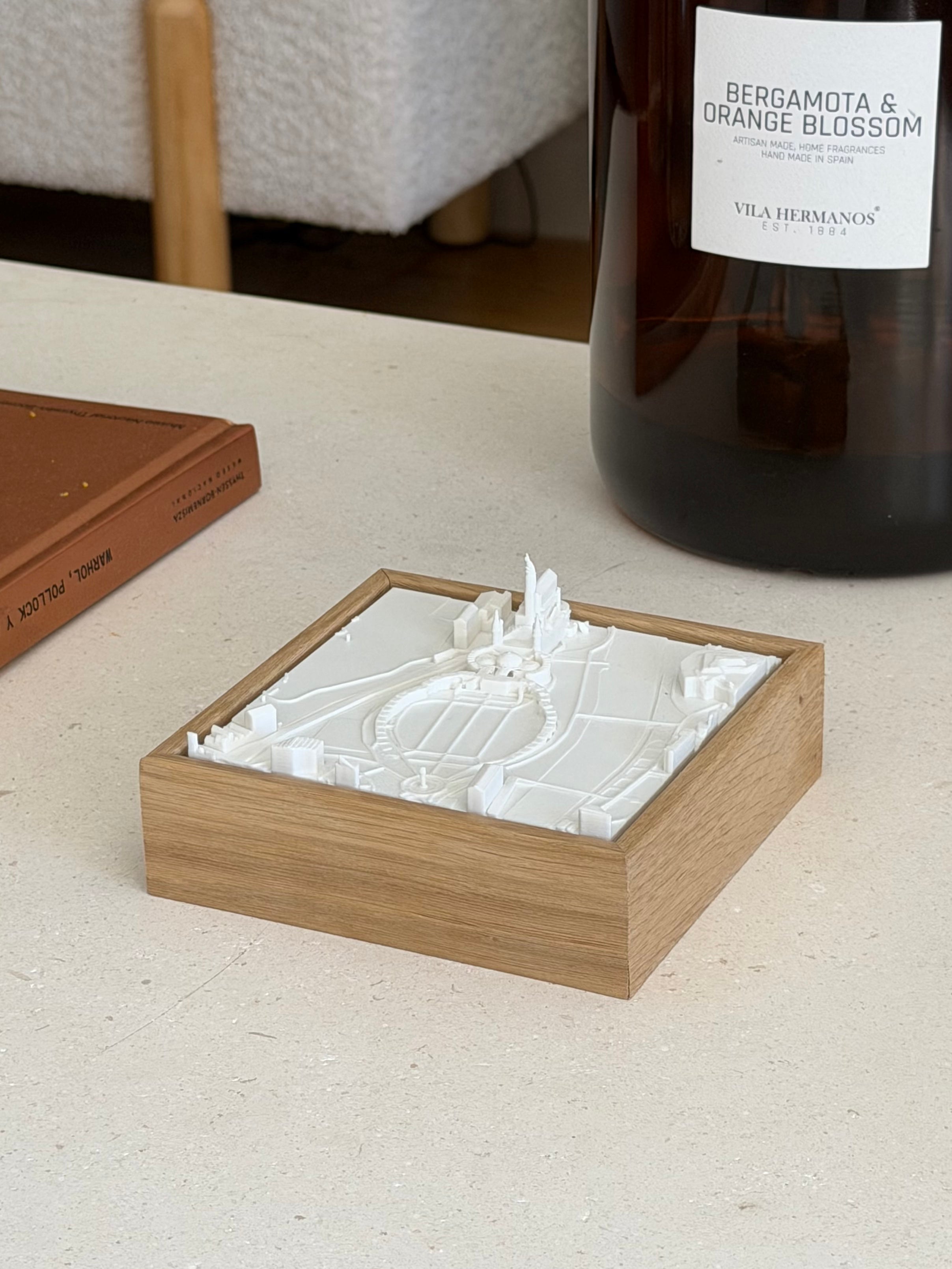 Mapa 3D de Lourdes, formato Mini, enmarcado en roble macizo