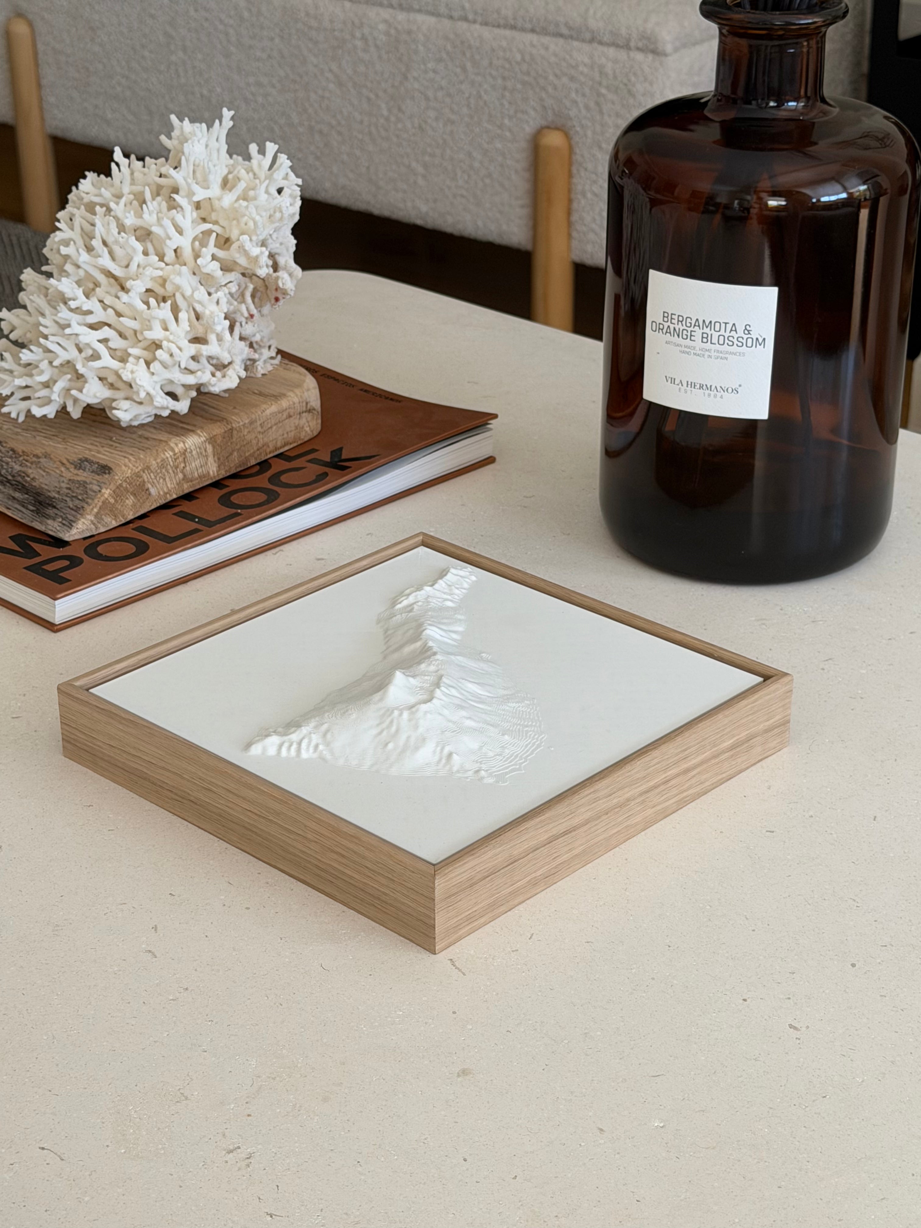 Mapa 3D en relieve de Tenerife enmarcado en roble macizo