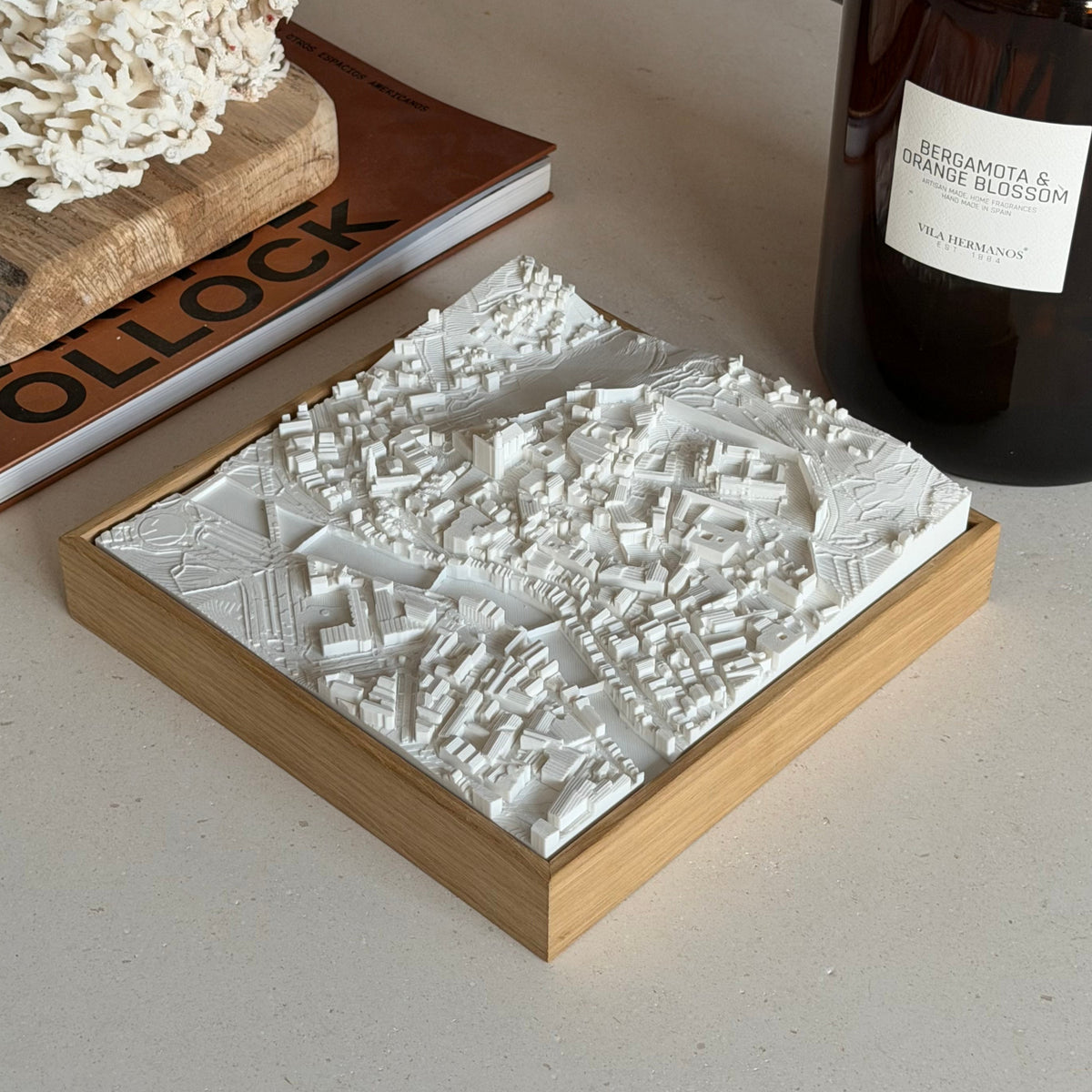 Mapa 3D de Gerona enmarcado en roble macizo
