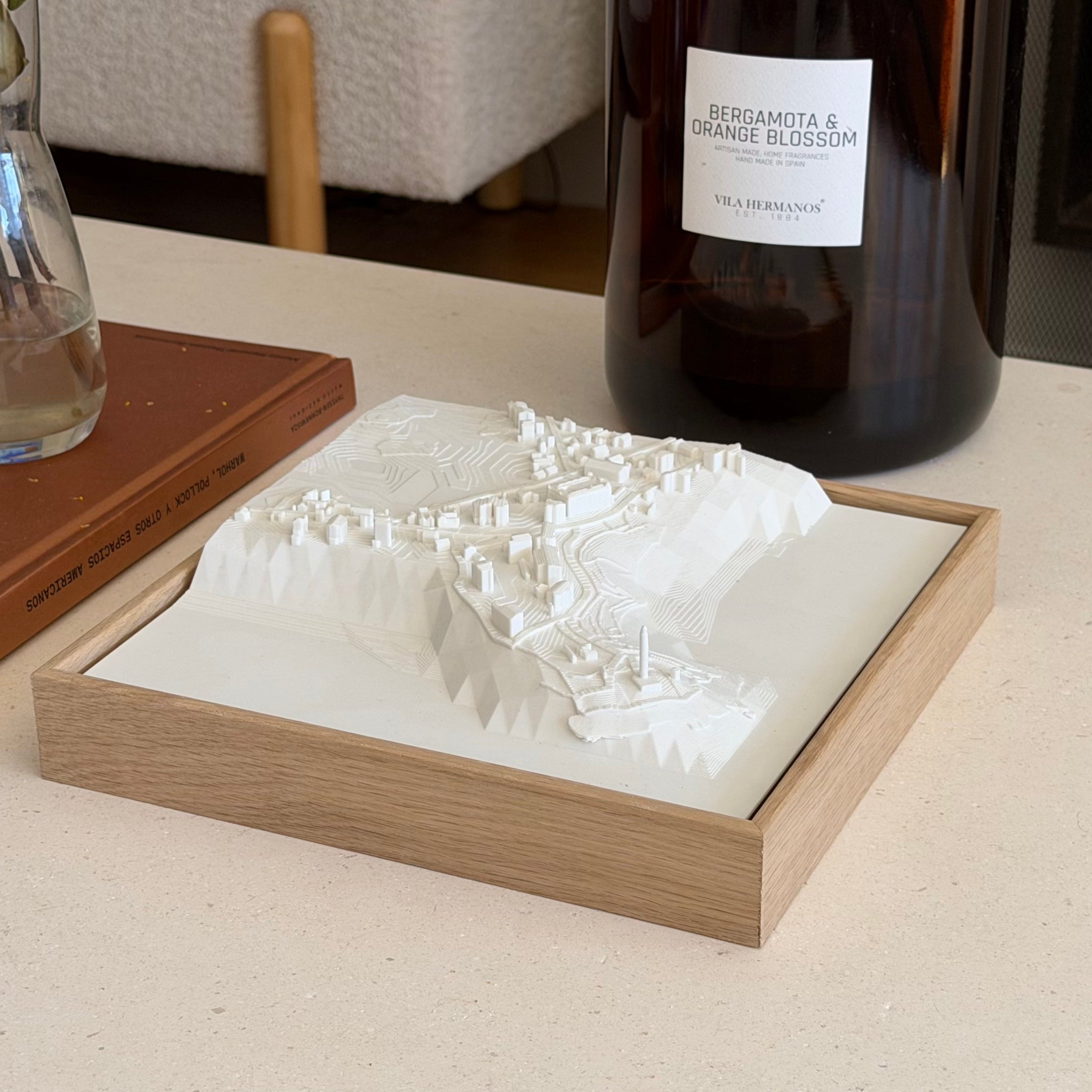 Mapa 3D del Faro de Biarritz enmarcado en roble macizo
