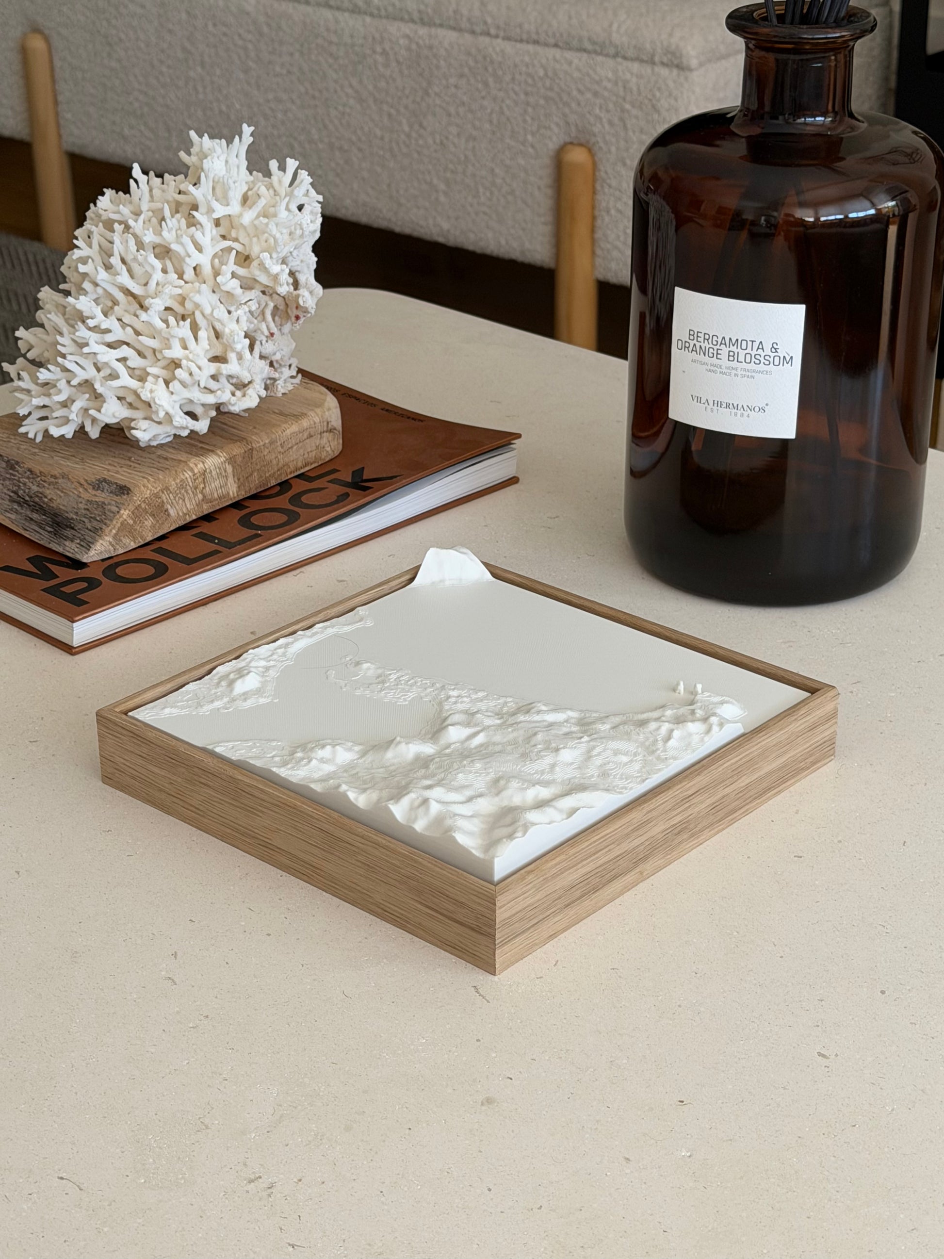 Mapa 3D en relieve de Hendaya enmarcado en roble macizo