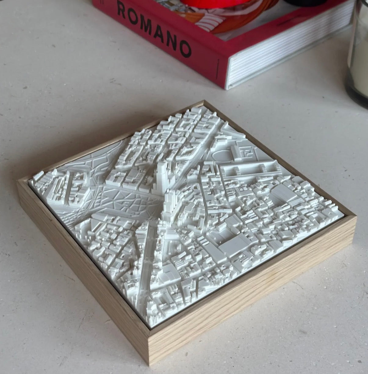 Mapa 3D del Palacio de Liria de Madrid enmarcado en roble macizo